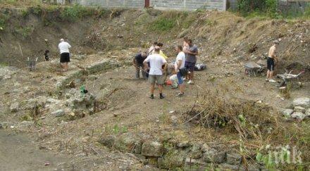 археолози проучват една кулите антична бонония