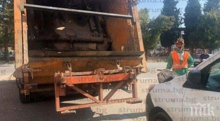 боклукчийска кола заби лек автомобил