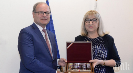 цецка цачева срещна главния прокурор бавария