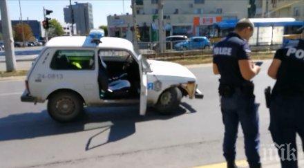 допотопна патрулка лада нива скапа насред път затапи столичен булевард снимки