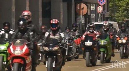 хиляди мотористи излизат шествие толерантност пътя