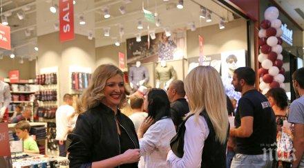 докато дидо цепи дърва фермата жена разпищоли молове