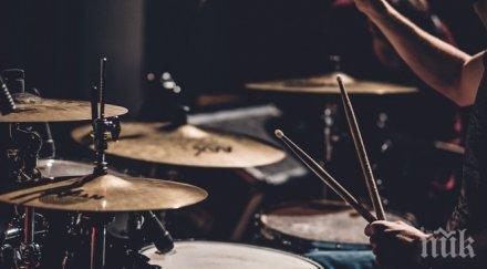 ученици изпратиха концерт посланика полша нас