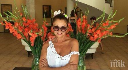 звездна работа съседката нели рангелова полива доматите легендата пипа земеделска работа снимки