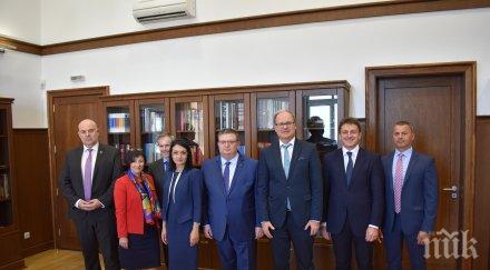 цацаров важна среща главния прокурор бавария