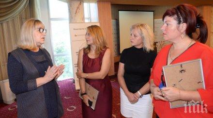 цецка цачева връчи сертификати магистрати експерти страната обучени работа деца снимки