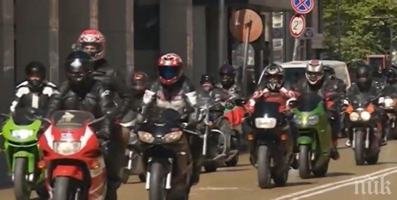 Хиляди мотористи излизат на шествие за толерантност на пътя