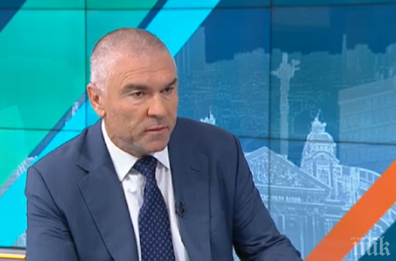 САМО В ПИК И РЕТРО! Марешки без шофьор и служебна кола (ПАПАРАШКИ СНИМКИ)