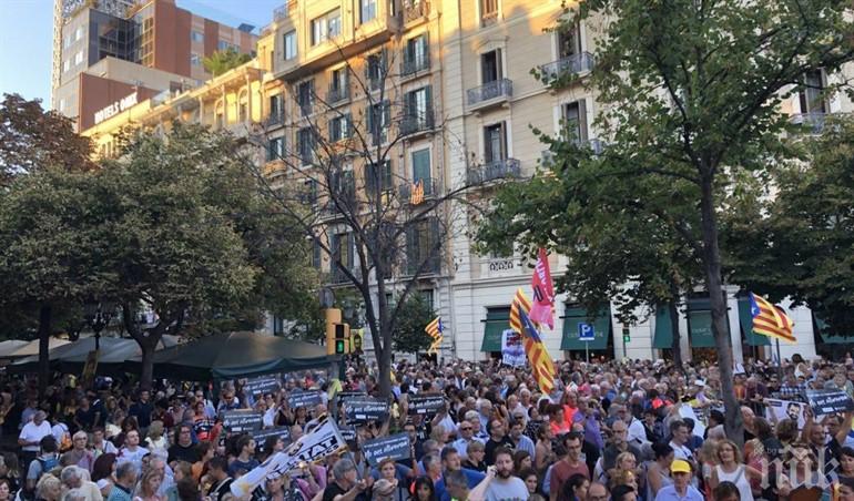 Хиляди отбелязаха годишнината от рейда срещу каталунското правителство
