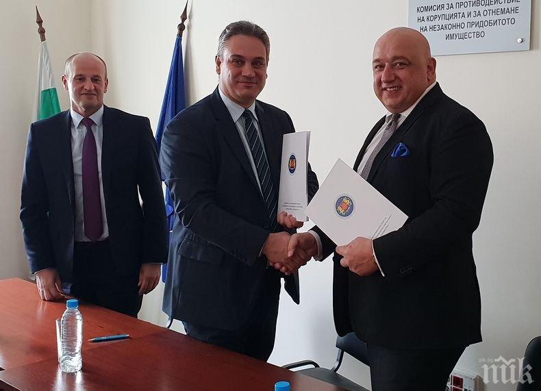Министър Кралев и шефът на Антикорупционната комисия подписаха Меморандум за сътрудничество