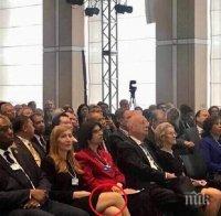 ПОД ЛУПА! Ангелкова събра погледите в Ню Йорк - заголи бедро в пола над коляното