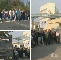НА КРАЕН ПРЕДЕЛ! Работниците на Миню Стайков блокираха Карнобат: Готови сме на всичко, тръгваме към София!