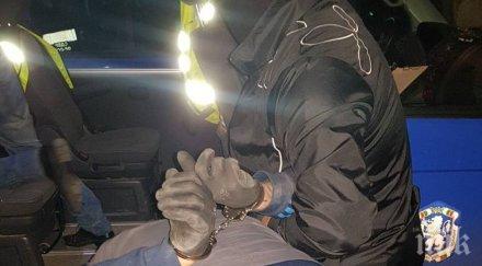 луд екшън ченгета спипаха автоджамбазин гонка студентски град съучастникът потроши колата патрулките снимки