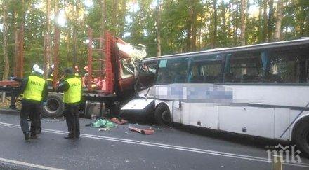 трагедия полша ученически автобус заби камион загинали