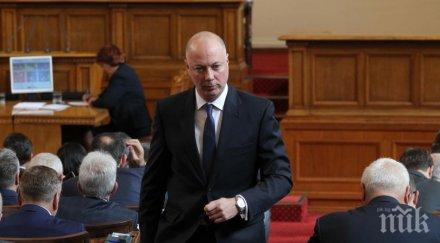 новият министър росен желязков обществото приема политиката колани автобусите