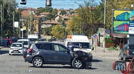 екшън перник джип вряза пожарна