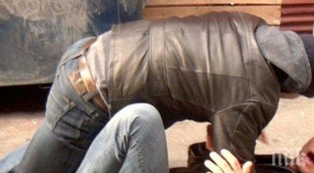 нападение пребиха жестоко гръцки депутат