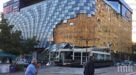 областният благоевград пострадали падането фасадата мол ларго