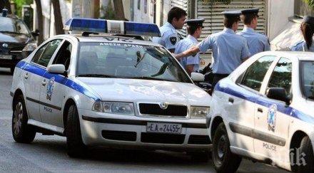 Напрежение в Гърция! Членове на "Рубикон" нахлуха в атинска църква