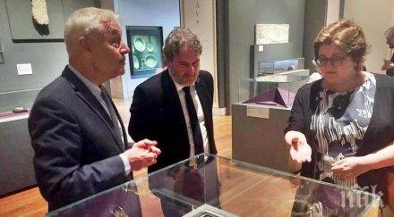 боил банов готви българска изложба париж