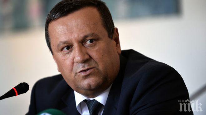 Хасан Адемов с тънки сметки! Ето колко милиона ще струва отпадането на тавана на пенсиите