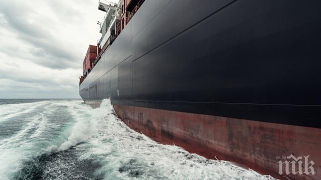 Пирати нападнаха товарен кораб край Нигерия
