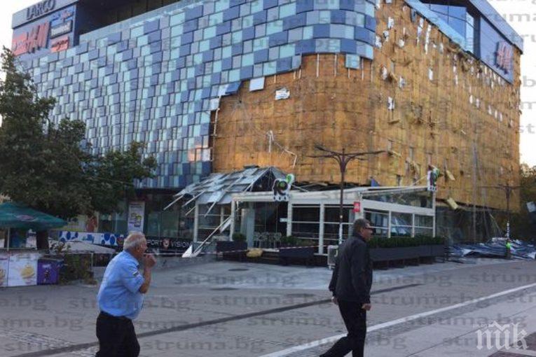 Районната прокуратура разпореди незабавна проверка във връзка със срутената фасада на мол „Ларго“