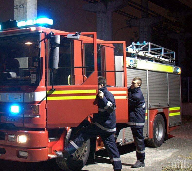 Ужасяваща нощ за пожарникарите в Бургаско! Огън и на хълма над Банево (СНИМКА)