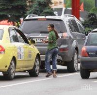 НОВИ ПРАВИЛА: Солени глоби за миячите на автостъкла и уличните музиканти
