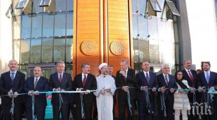 въпреки протестите ердоган откри джамия кьолн снимки