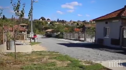 пример ромско семейство ремонтира улицата