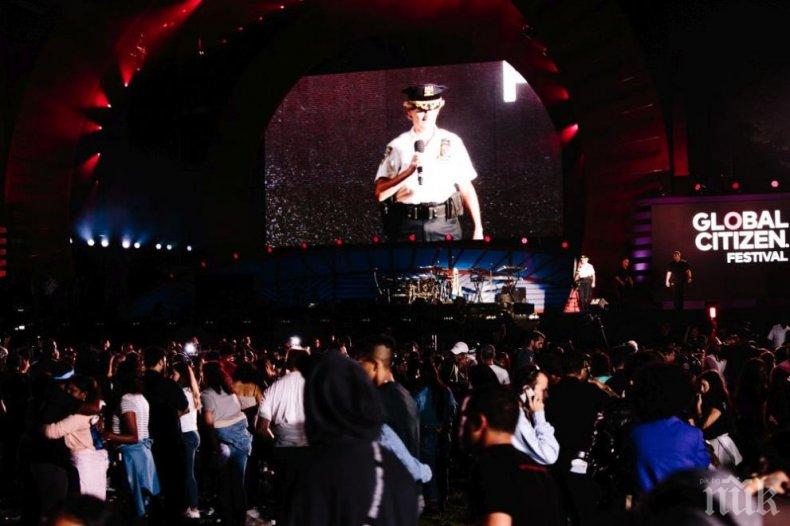 Паника по време на музикален фестивал в Ню Йорк. Хората крещят: Изстрели! 