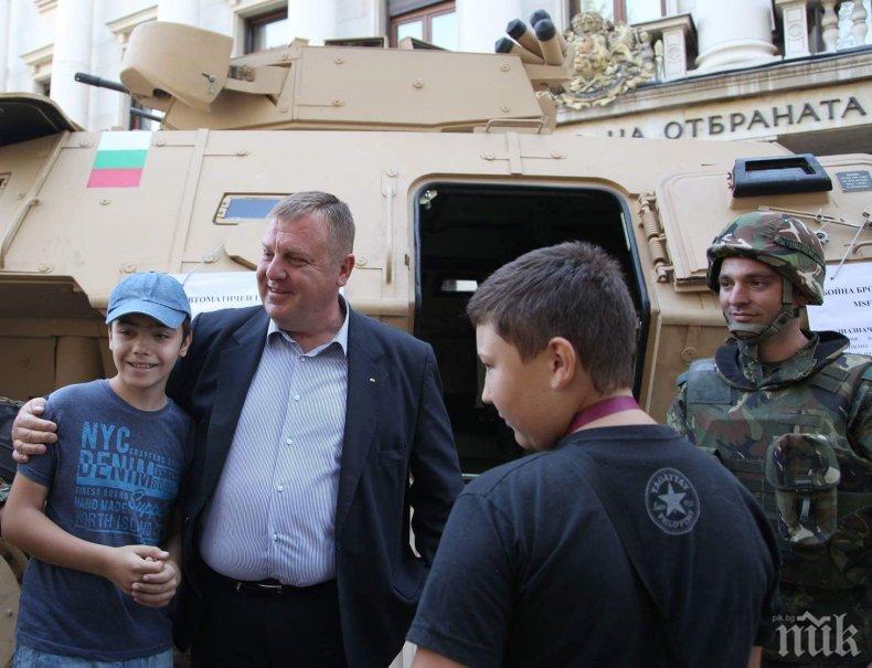 Каракачанов разкри за какво лобира покрай офертите за нови изтребители