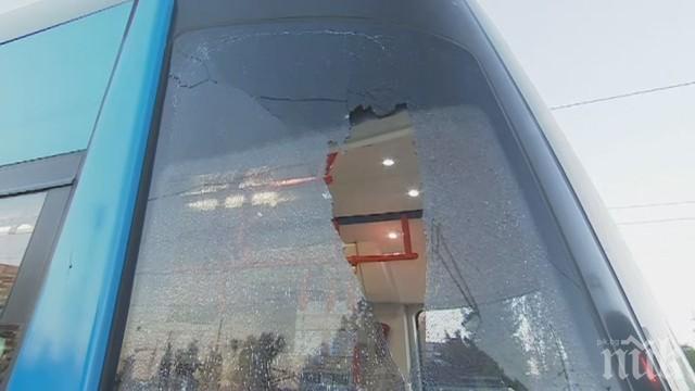 Вандалите, стреляли по трамваите в кв. Надежда, потрошили 4 стъкла