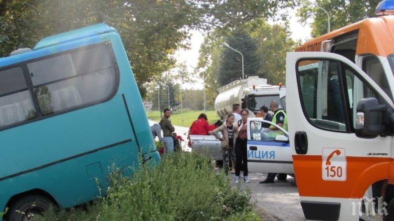 Автобус на градския транспорт катастрофира в Русе, няма пострадали
