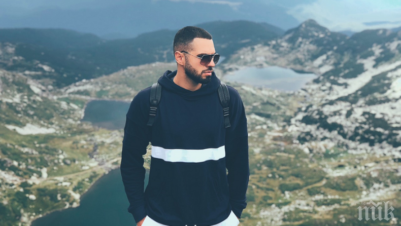 Фолк певец захвърли микрофона заради иглата