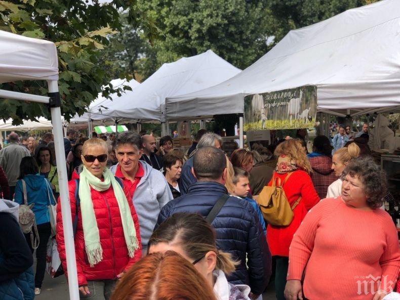 Голям успех за Фандъкова: Навалица за фермерски стоки в парка “Заимов”
