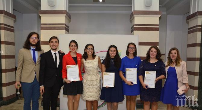 Талантливи българчета с награда от херцога на Единбург (СНИМКИ)