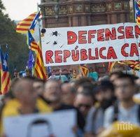 Протестиращите в Барселона са преодолели защитно ограждение близо до сградата на парламента на Каталуния