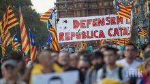 Протестиращите в Барселона са преодолели защитно ограждение близо до сградата на парламента на Каталуния
