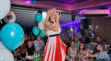 първо пик щерката емилия гордата майка показа мира години раждането снимка