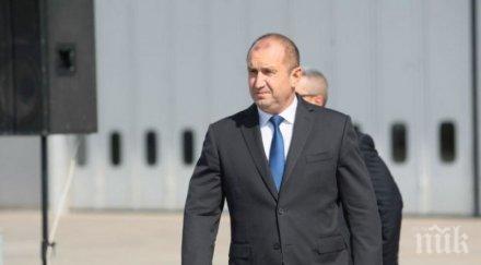 румен радев връчва наградите джон атанасов