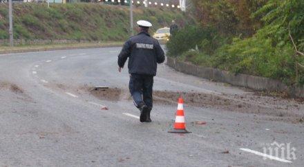 тежко меле патрулка връхлетя хора пътя загинал ранени