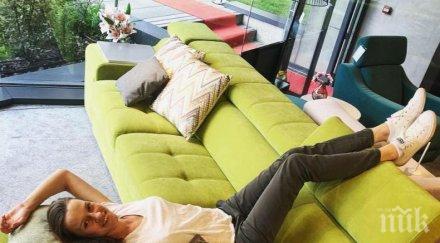 месец раждането пиарката откраднат живот върна работа заради мъжа луиза григорова снимка