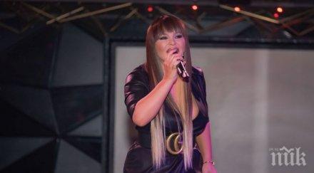 горещо мама деси разтвори деколтето клуб секси барабанчета побъркаха мачовците снимки