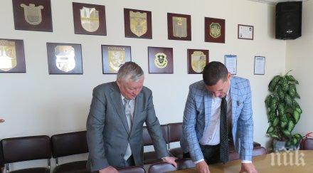 илиан тодоров анатолий карпов играха шах подписаха споразумение снимки