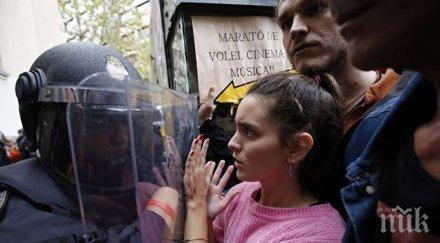 безредици сблъсъци протестиращи полиция белязаха годишнината референдума барселона