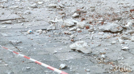 мазилка поликлиника падна рани случаен минувач