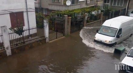 потопа поморие осъмна наводнени къщи мазета видео