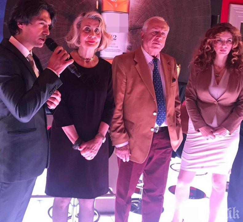 Разиграват на търг писалката, с която е подписан договорът ни за сътрудничество с НАТО - парите отиват за младите таланти на Камджалов